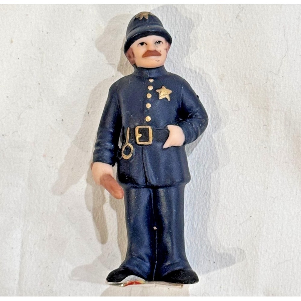 VTG Lefton Colonial Village Officer Casey Police Figurine #07330 Christmas Cop